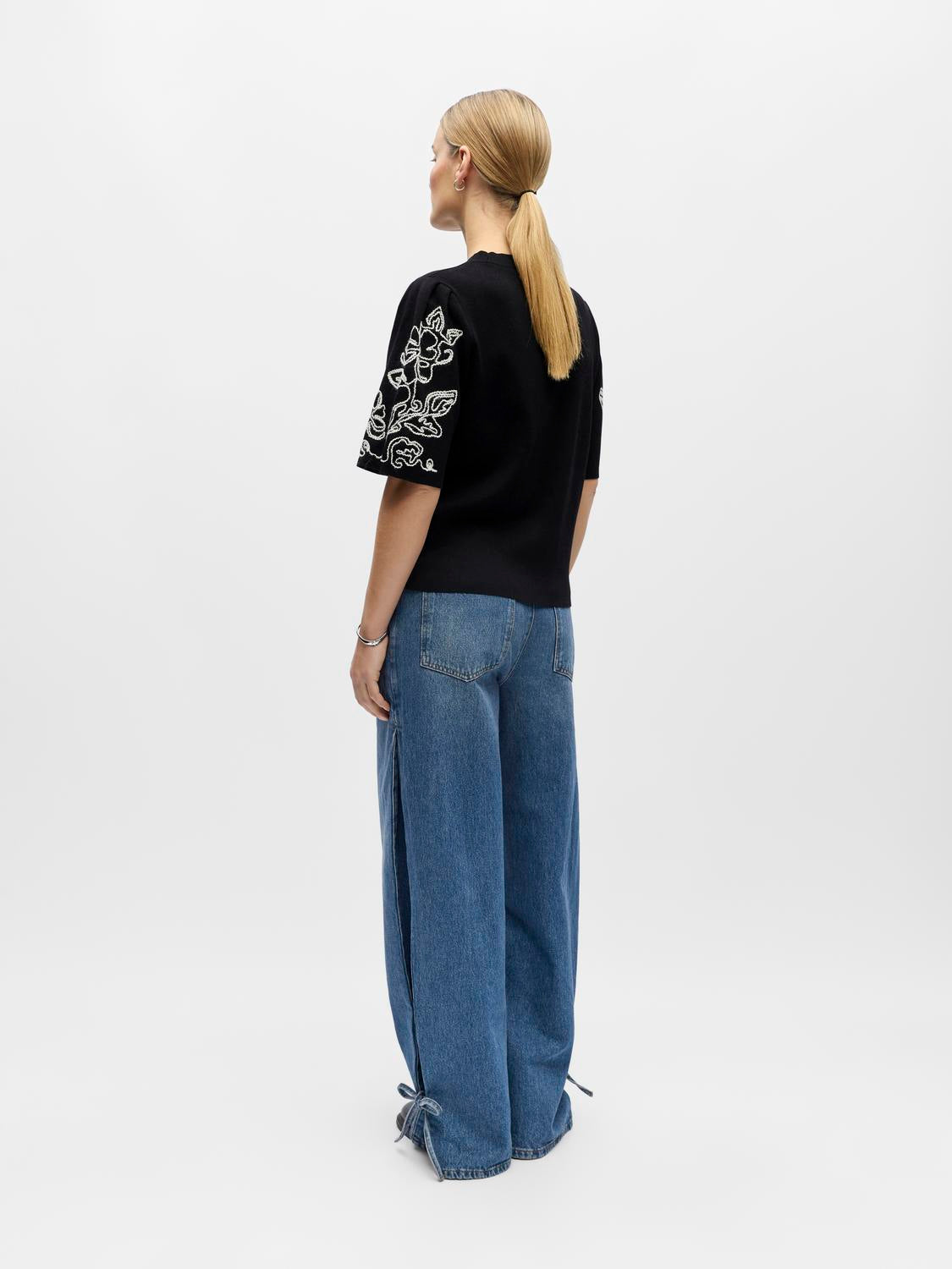 model_shot-back